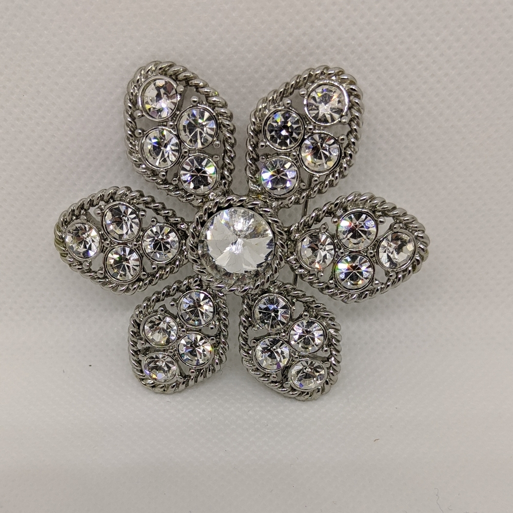 NWOT Flower Crystal Pin Brooch